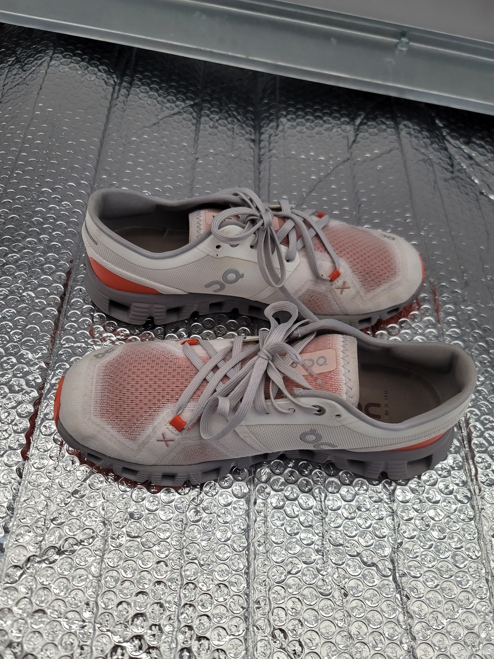 On Running Cloud Women's Running Shoes in Light Gray and Coral - Picture 6 of 8